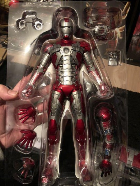 Hot Toys Iron Man 2 Mark V 5 Tony Stark Action Figure MMS145 Marvel