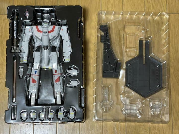 DX Chogokin VF-1J Armored Valkyrie Macross Hikaru Ichijo Figure BANDAI Japan