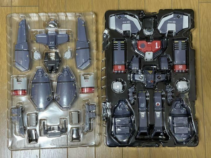 DX Chogokin VF-1J Armored Valkyrie Macross Hikaru Ichijo Figure BANDAI Japan