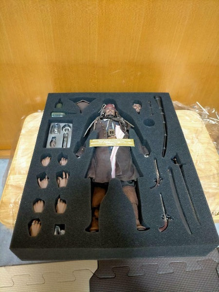 Hot Toys Captain Jack Sparrow Pirates of the Caribbean Special Edition Figure
