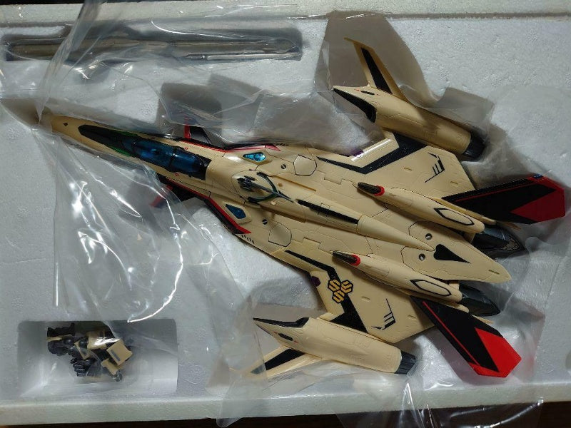 DX Chogokin Macross YF-29 Durandal Valkyrie Isamu machine Figure BANDAI