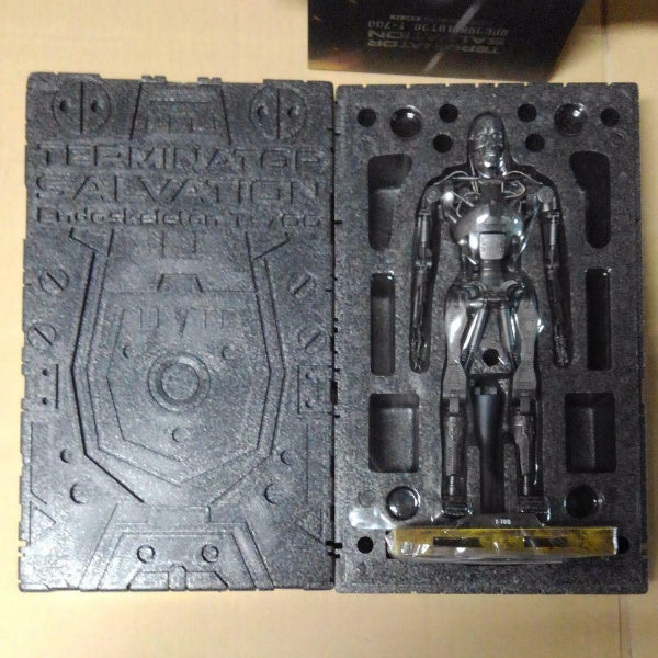 Hot Toys Terminator 4 Salvation MMS94 Endoskeleton T-700 1/6 Figure masterpiece