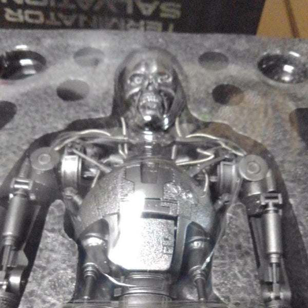 Hot Toys Terminator 4 Salvation MMS94 Endoskeleton T-700 1/6 Figure masterpiece