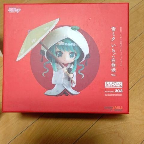Nendoroid Hatsune Miku Snow Miku 2013 Strawberry White Kimono Ver.Figure #303