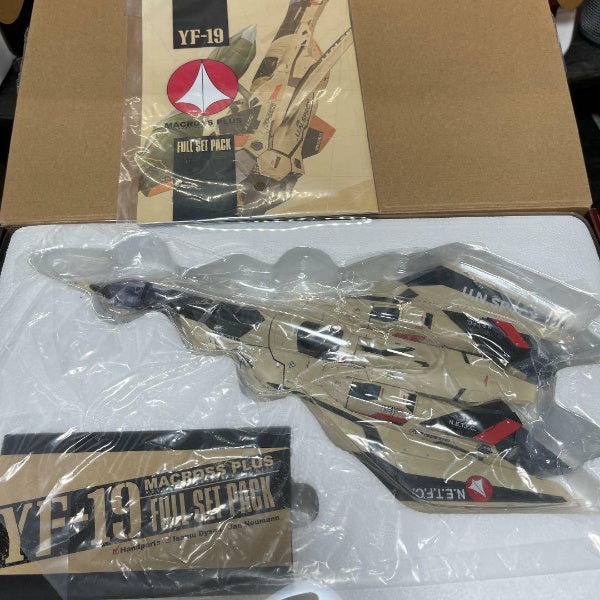 BANDAI DX Chogokin Macross Plus YF-19 Full Set Pack Figure