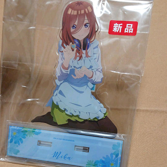 The Quintessential Quintuplets Miku Nakano Uniform Apron Ver. Extra Large Acrylic Stand